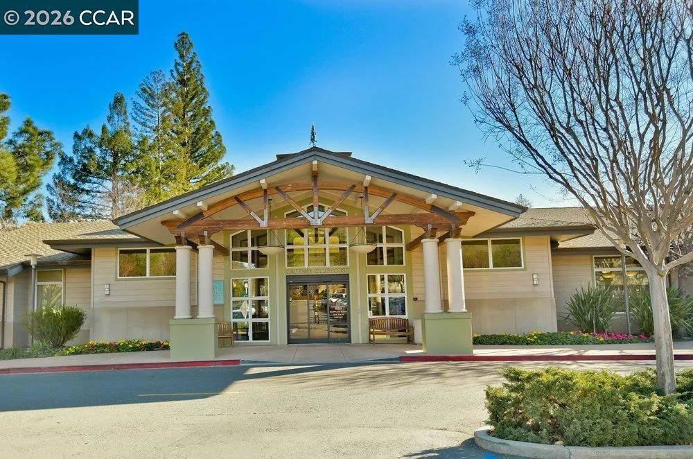 2500 Ptarmigan Dr #4 Walnut Creek, CA 94595