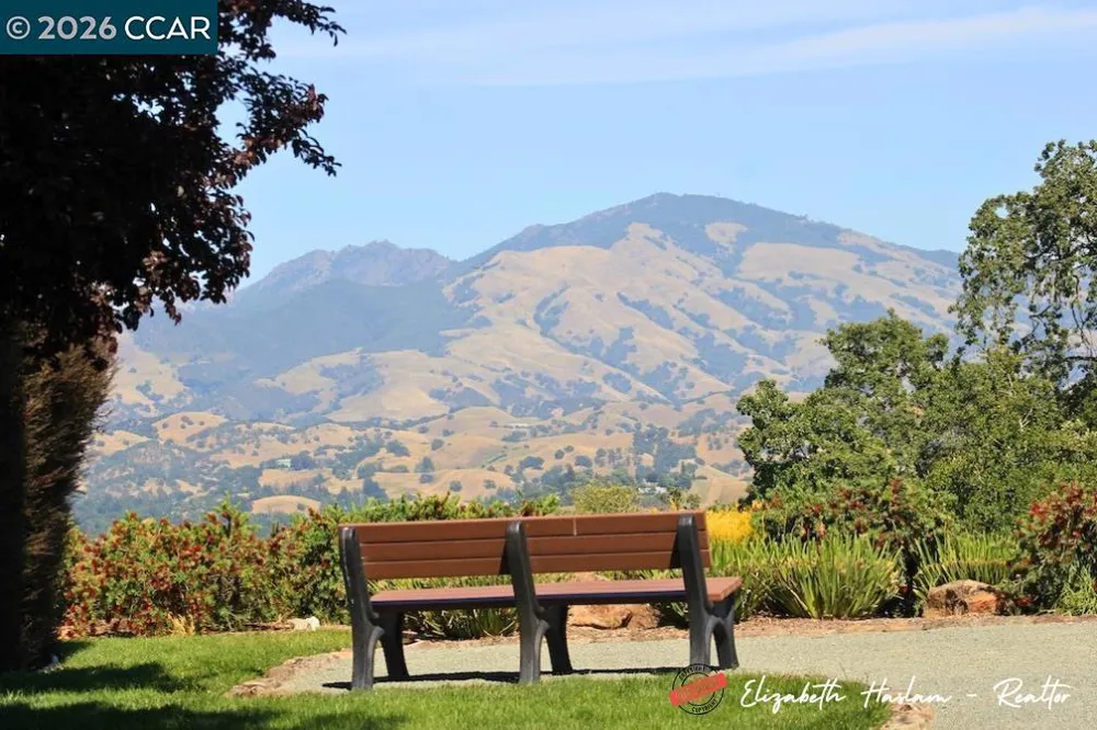 2500 Ptarmigan Dr #4 Walnut Creek, CA 94595