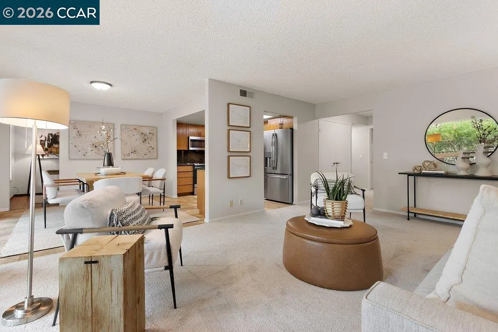 2500 Ptarmigan Dr #4 Walnut Creek, CA 94595
