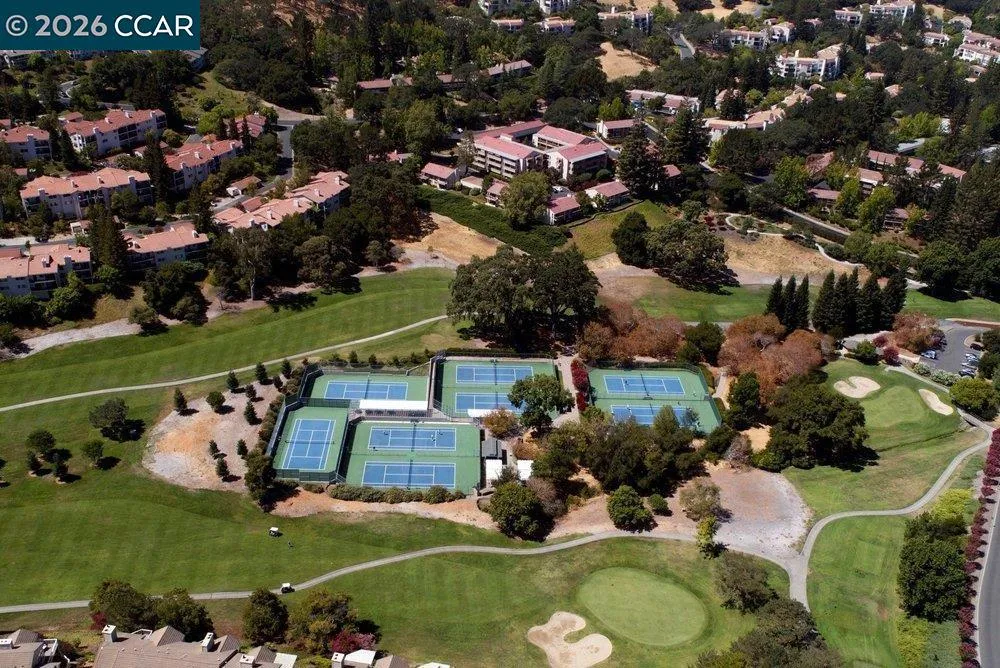 2500 Ptarmigan Dr #4 Walnut Creek, CA 94595