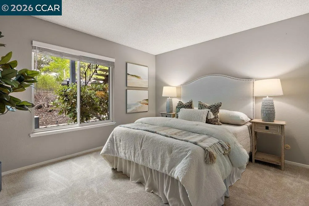 2500 Ptarmigan Dr #4 Walnut Creek, CA 94595
