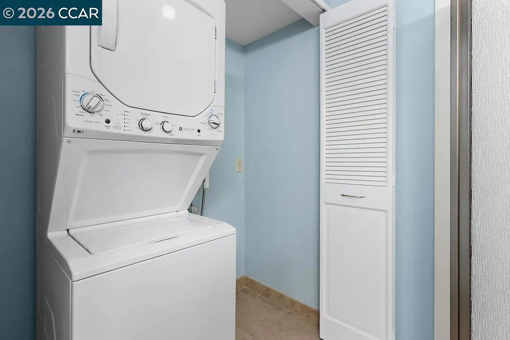 2500 Ptarmigan Dr #4 Walnut Creek, CA 94595