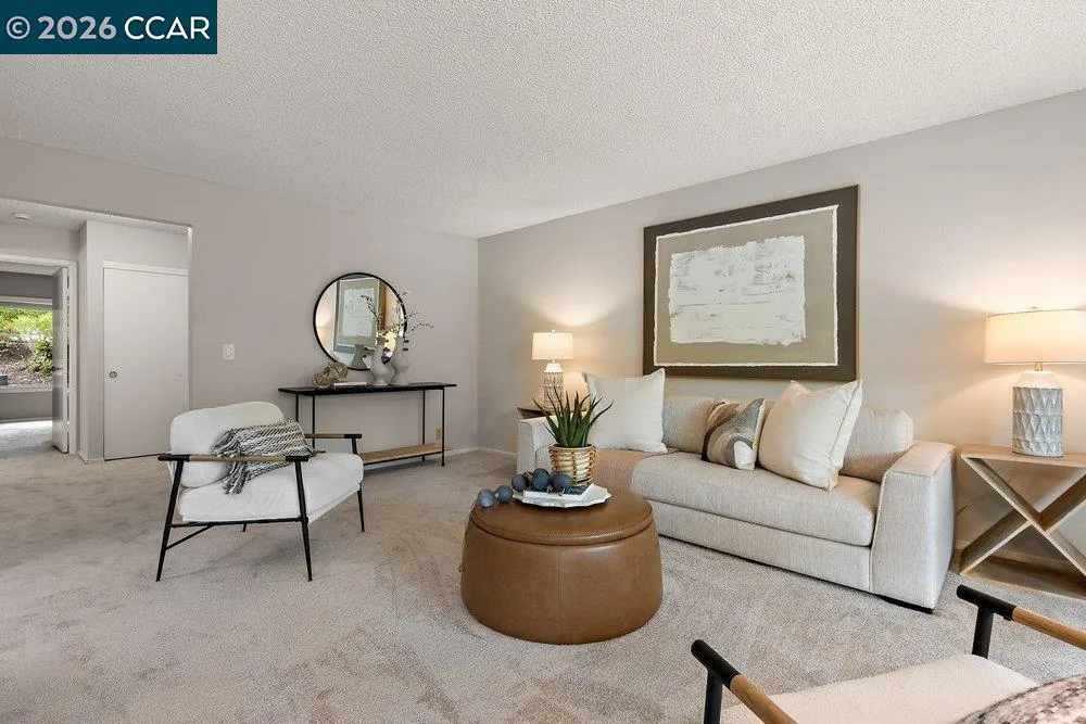 2500 Ptarmigan Dr #4 Walnut Creek, CA 94595