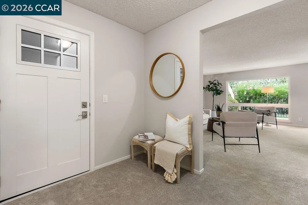 2500 Ptarmigan Dr #4 Walnut Creek, CA 94595