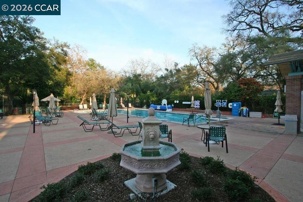 2500 Ptarmigan Dr #4 Walnut Creek, CA 94595