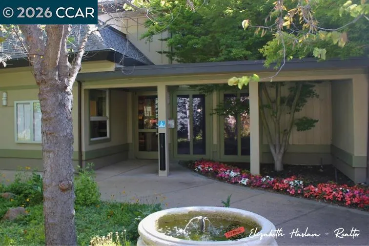 2500 Ptarmigan Dr #4 Walnut Creek, CA 94595