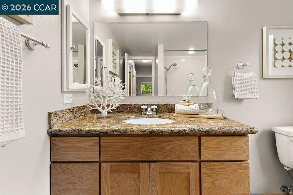 2500 Ptarmigan Dr #4 Walnut Creek, CA 94595
