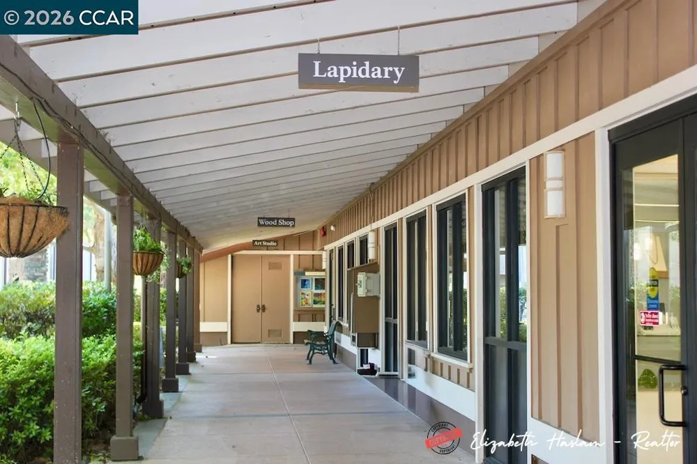 2500 Ptarmigan Dr #4 Walnut Creek, CA 94595