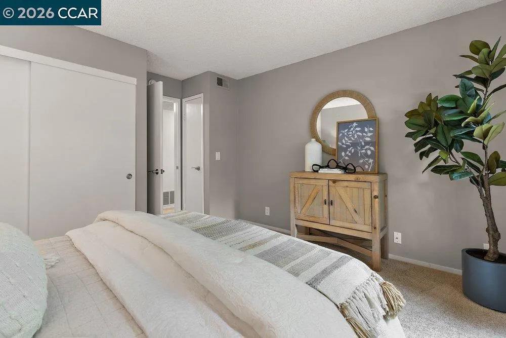 2500 Ptarmigan Dr #4 Walnut Creek, CA 94595