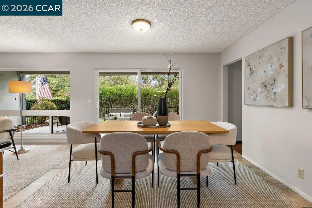 2500 Ptarmigan Dr #4 Walnut Creek, CA 94595