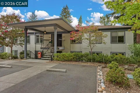 2500 Ptarmigan Dr #4
