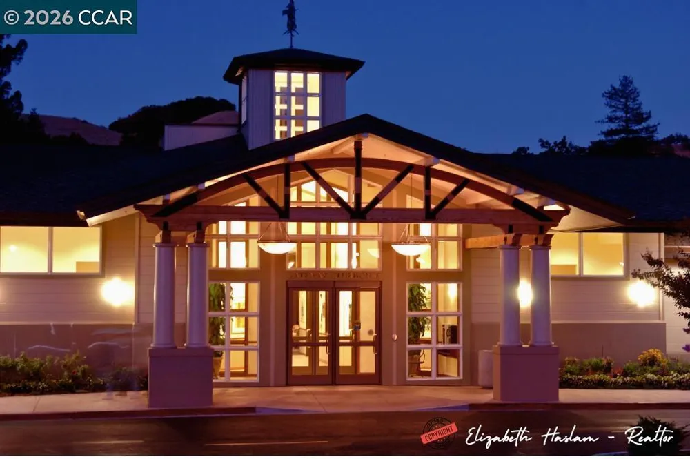 2500 Ptarmigan Dr #4 Walnut Creek, CA 94595