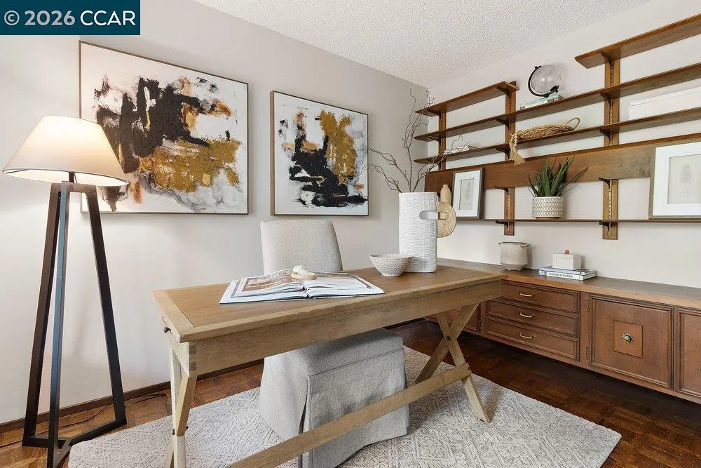 2500 Ptarmigan Dr #4 Walnut Creek, CA 94595