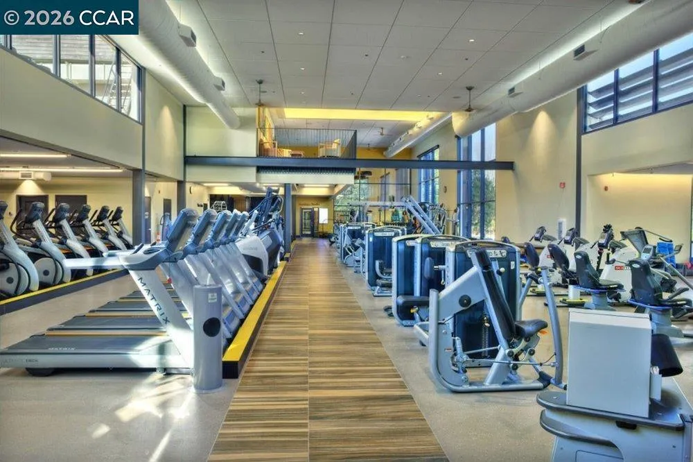 2500 Ptarmigan Dr #4 Walnut Creek, CA 94595