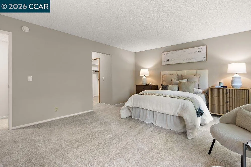 2500 Ptarmigan Dr #4 Walnut Creek, CA 94595