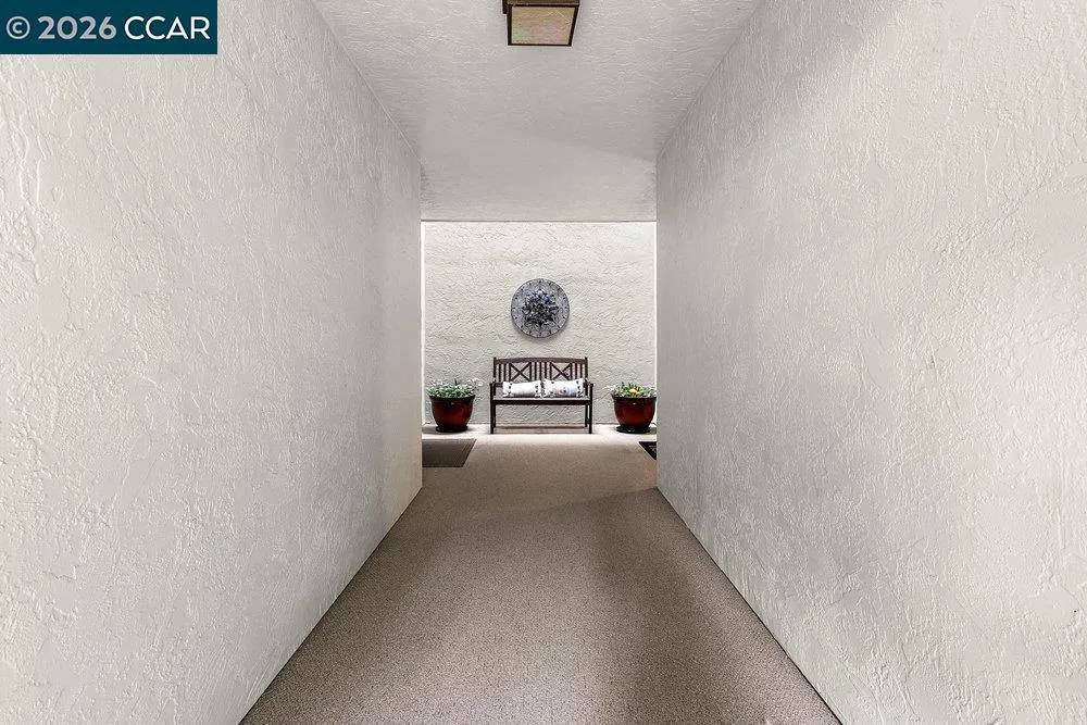 2500 Ptarmigan Dr #4 Walnut Creek, CA 94595