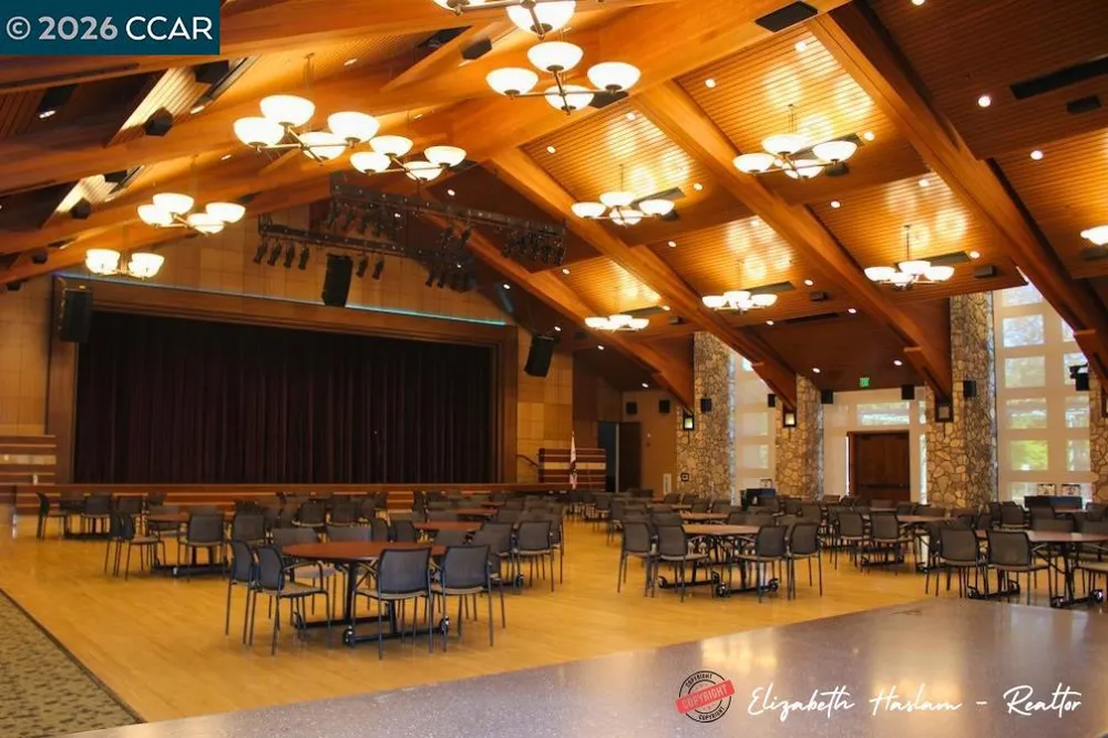 2500 Ptarmigan Dr #4 Walnut Creek, CA 94595