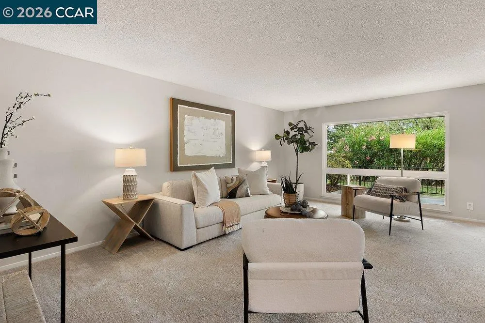 2500 Ptarmigan Dr #4 Walnut Creek, CA 94595