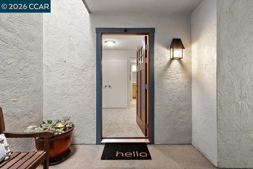 2500 Ptarmigan Dr #4 Walnut Creek, CA 94595