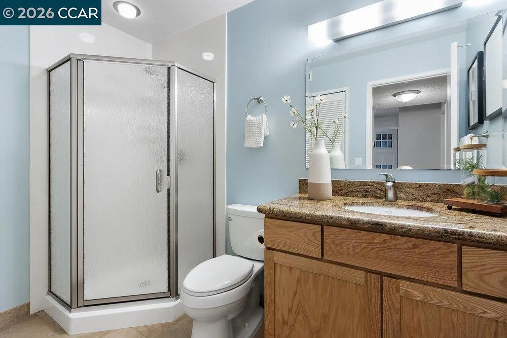 2500 Ptarmigan Dr #4 Walnut Creek, CA 94595
