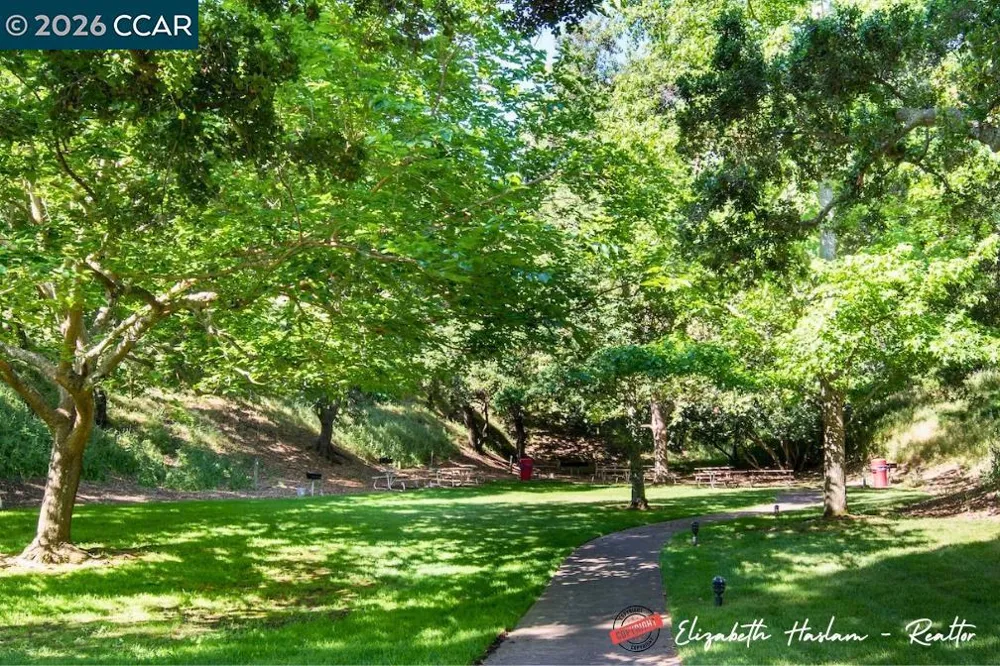 2500 Ptarmigan Dr #4 Walnut Creek, CA 94595