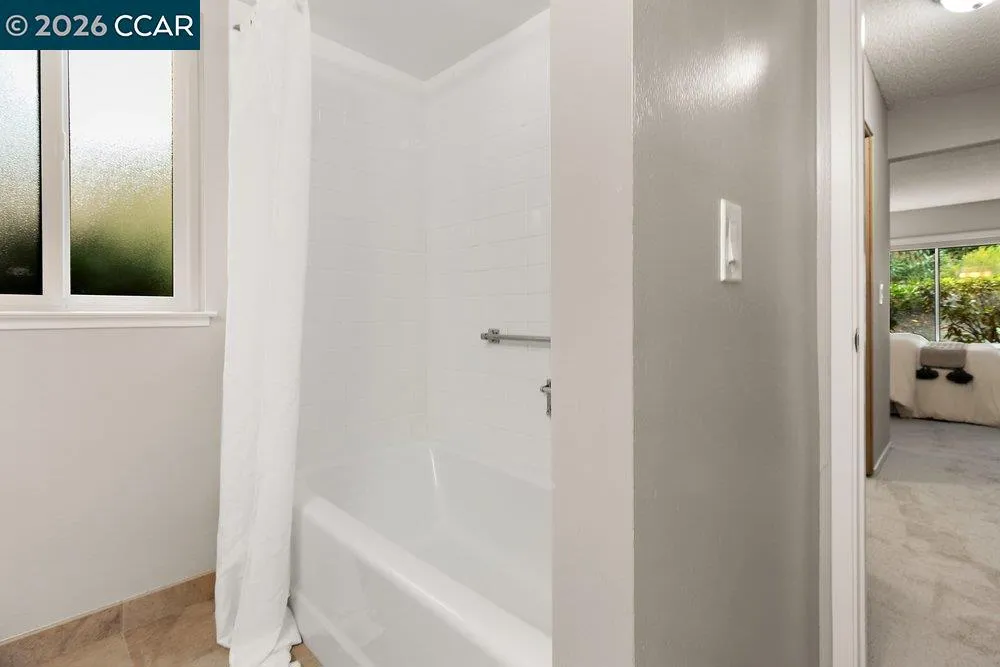 2500 Ptarmigan Dr #4 Walnut Creek, CA 94595