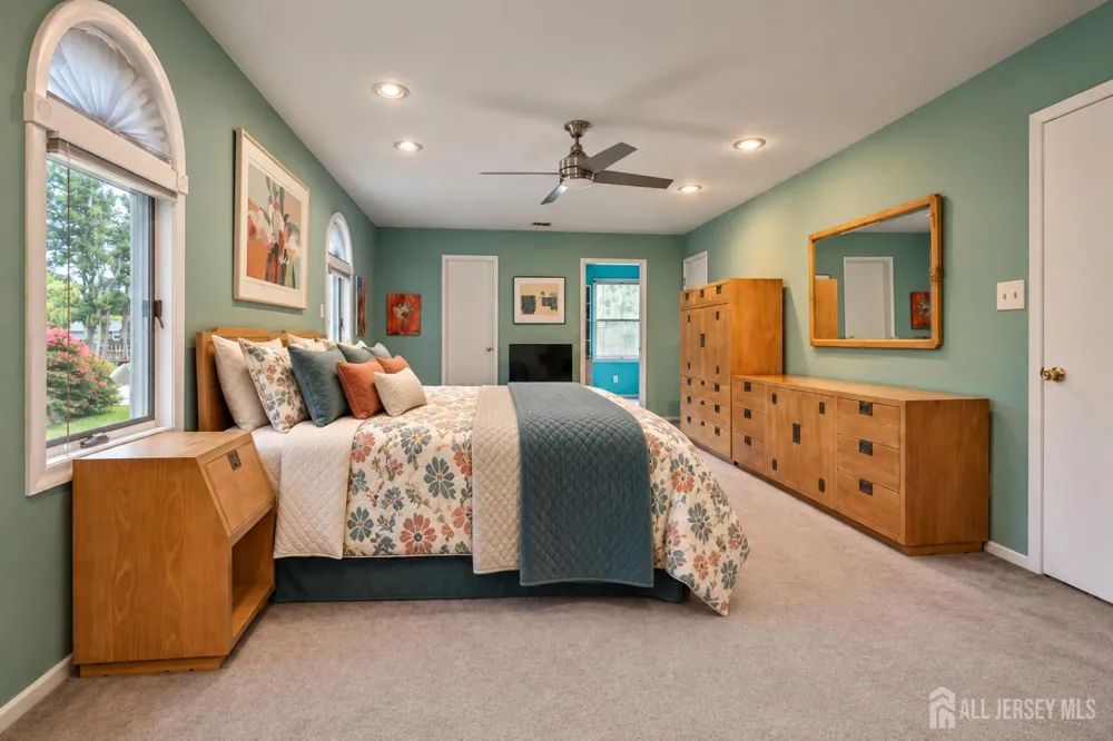 17 Peach Orchard Drive East Brunswick, NJ 08816