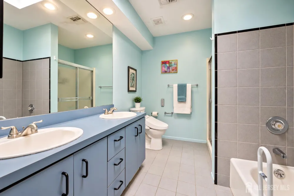 17 Peach Orchard Drive East Brunswick, NJ 08816