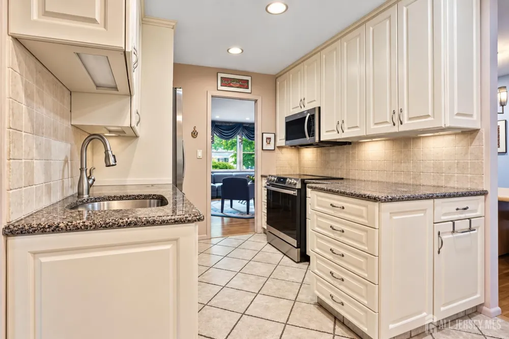 17 Peach Orchard Drive East Brunswick, NJ 08816