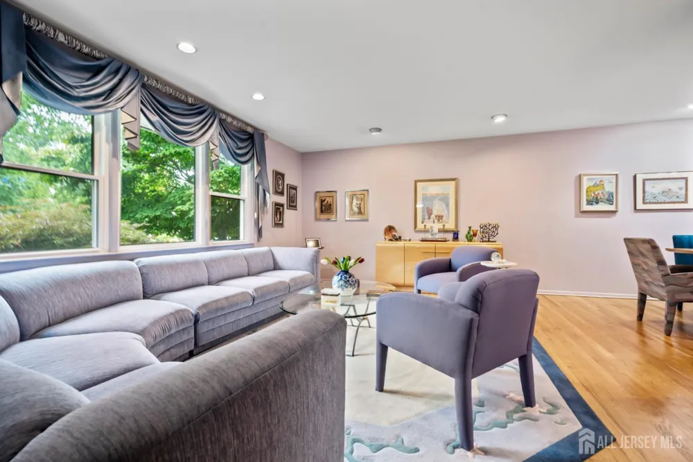17 Peach Orchard Drive East Brunswick, NJ 08816