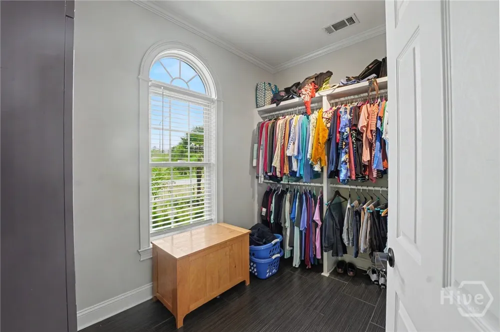 24 Oakcrest Drive E Savannah, GA 31405