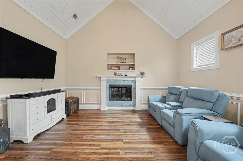 24 Oakcrest Drive E Savannah, GA 31405
