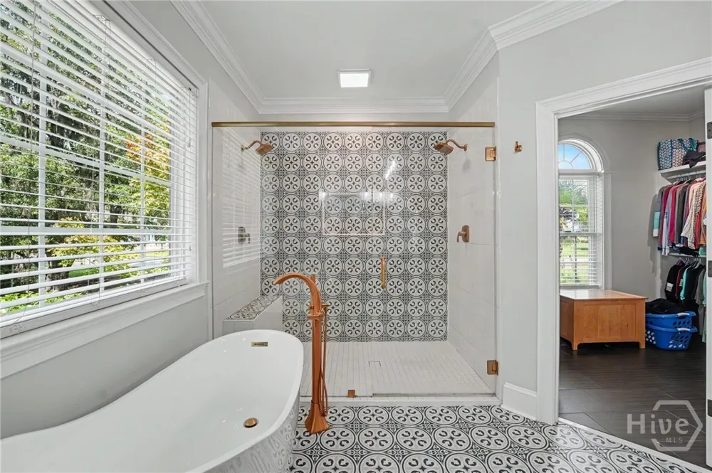 24 Oakcrest Drive E Savannah, GA 31405