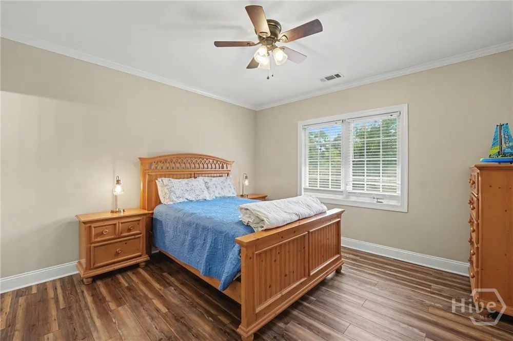 24 Oakcrest Drive E Savannah, GA 31405