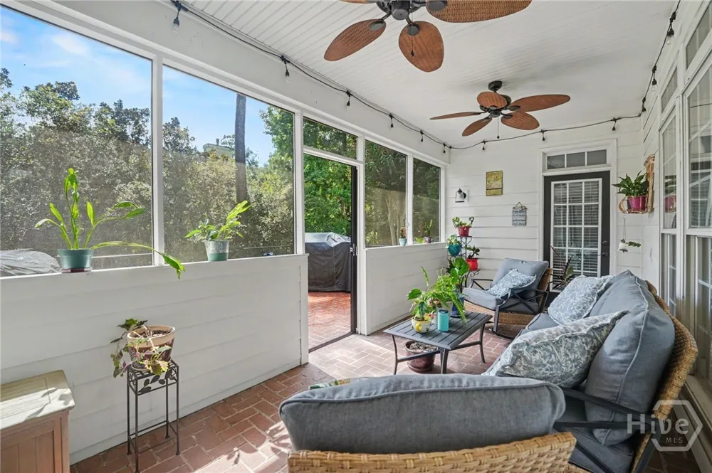 24 Oakcrest Drive E Savannah, GA 31405