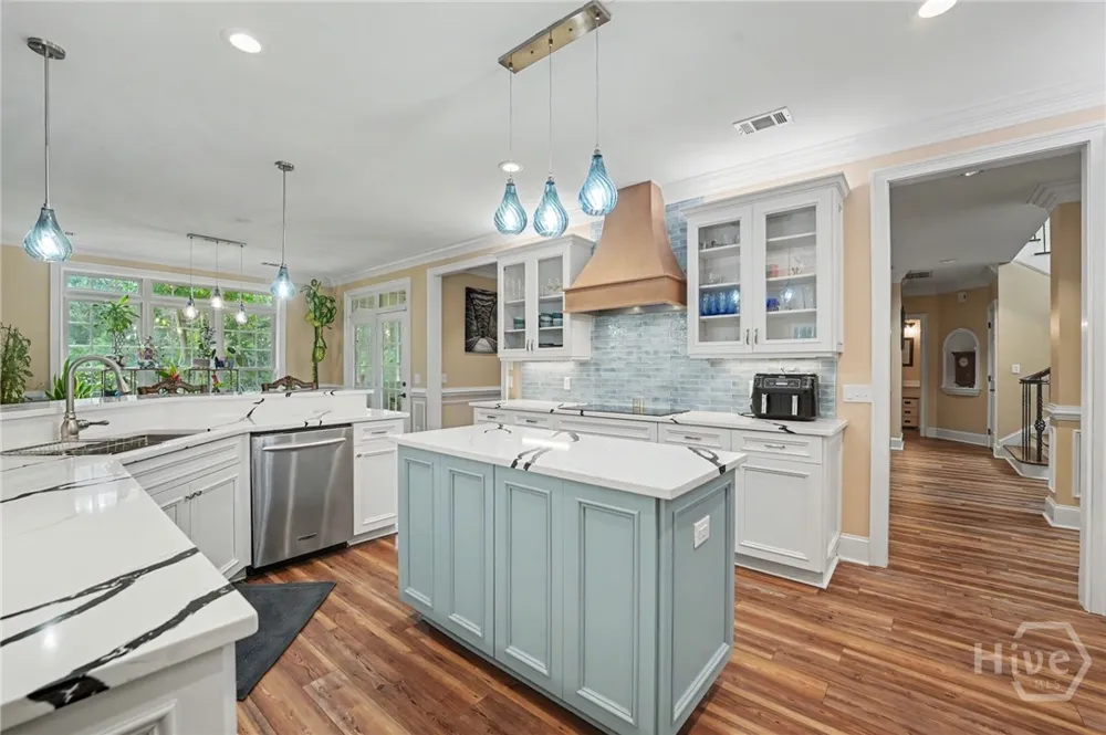 24 Oakcrest Drive E Savannah, GA 31405