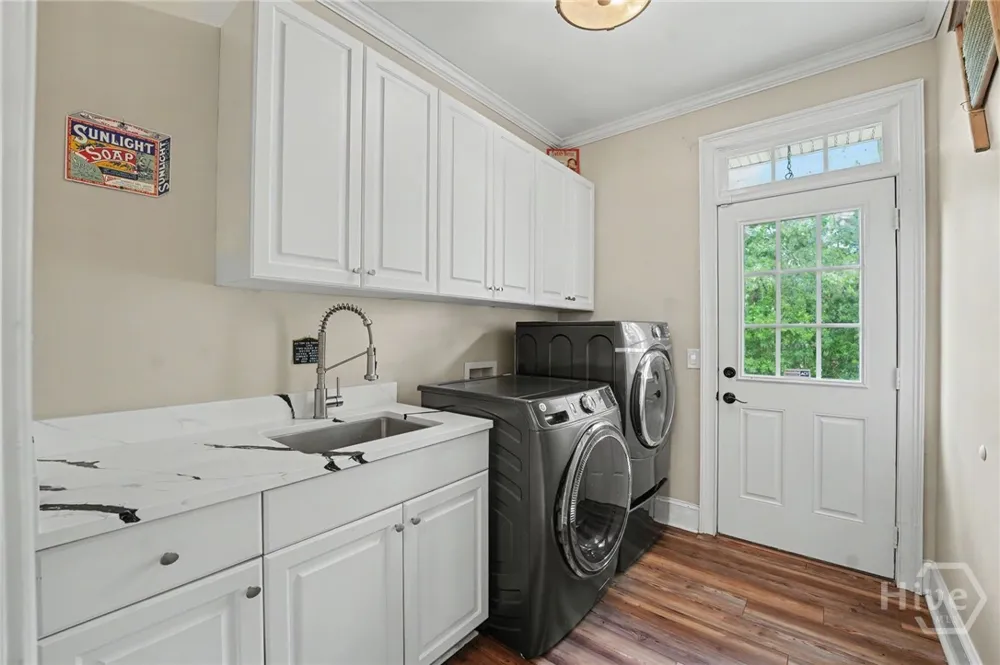 24 Oakcrest Drive E Savannah, GA 31405