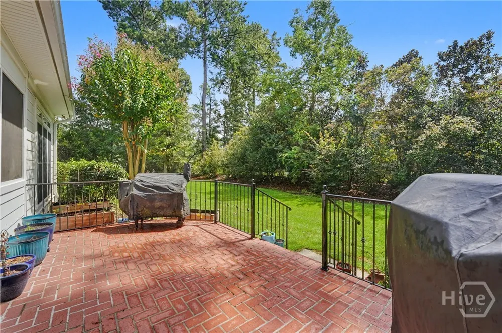 24 Oakcrest Drive E Savannah, GA 31405