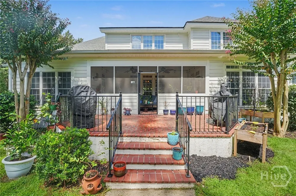 24 Oakcrest Drive E Savannah, GA 31405