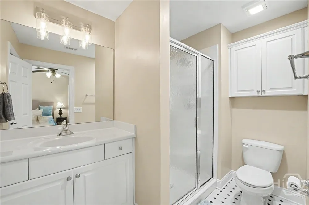 24 Oakcrest Drive E Savannah, GA 31405