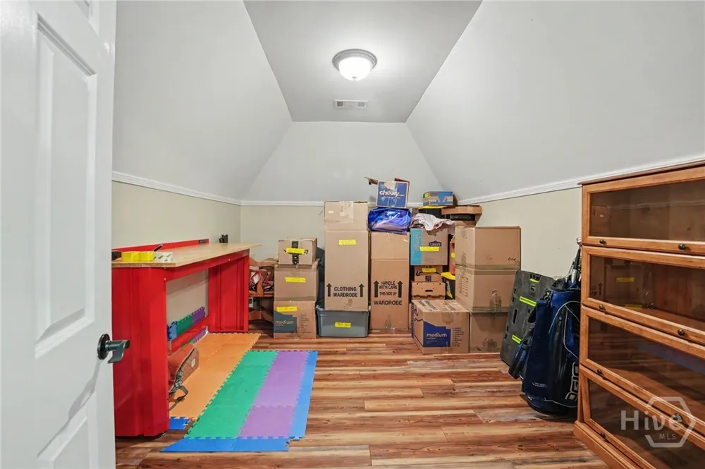 24 Oakcrest Drive E Savannah, GA 31405