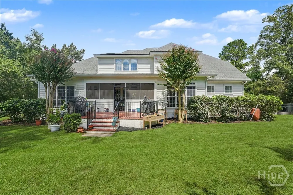 24 Oakcrest Drive E Savannah, GA 31405