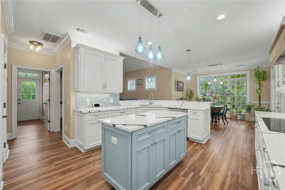 24 Oakcrest Drive E Savannah, GA 31405