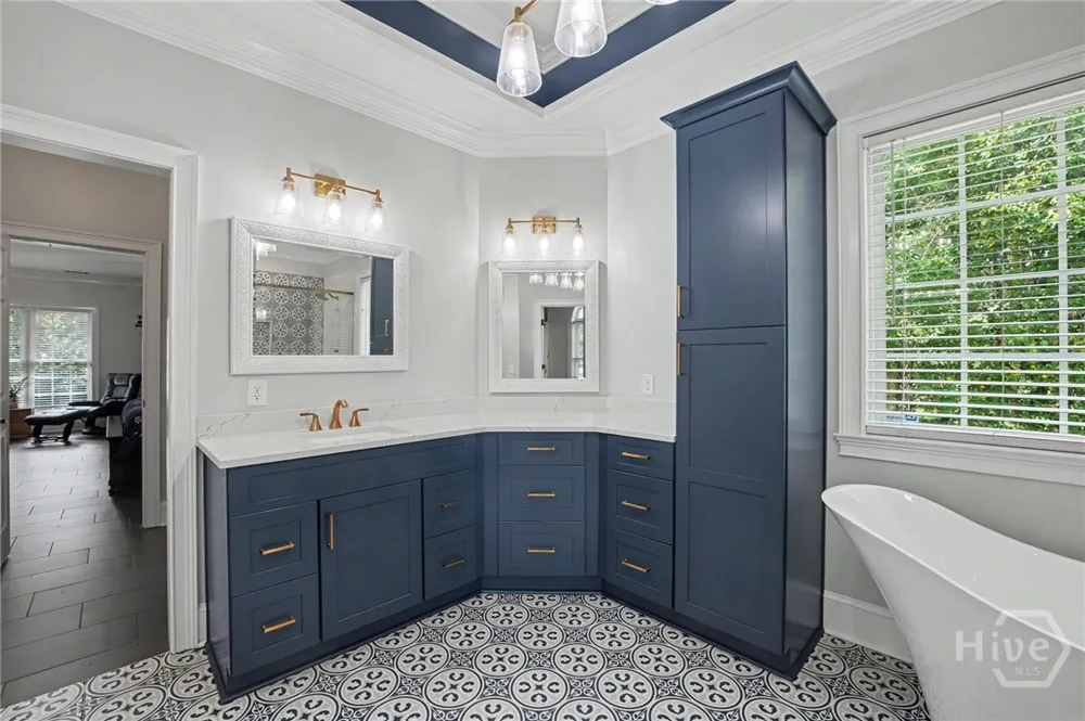 24 Oakcrest Drive E Savannah, GA 31405