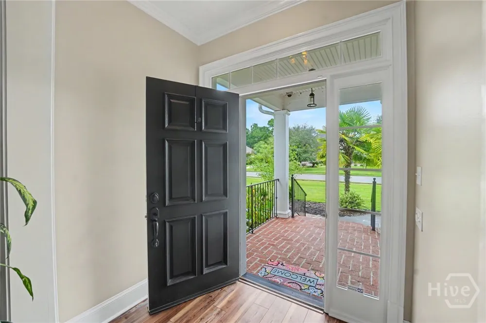 24 Oakcrest Drive E Savannah, GA 31405