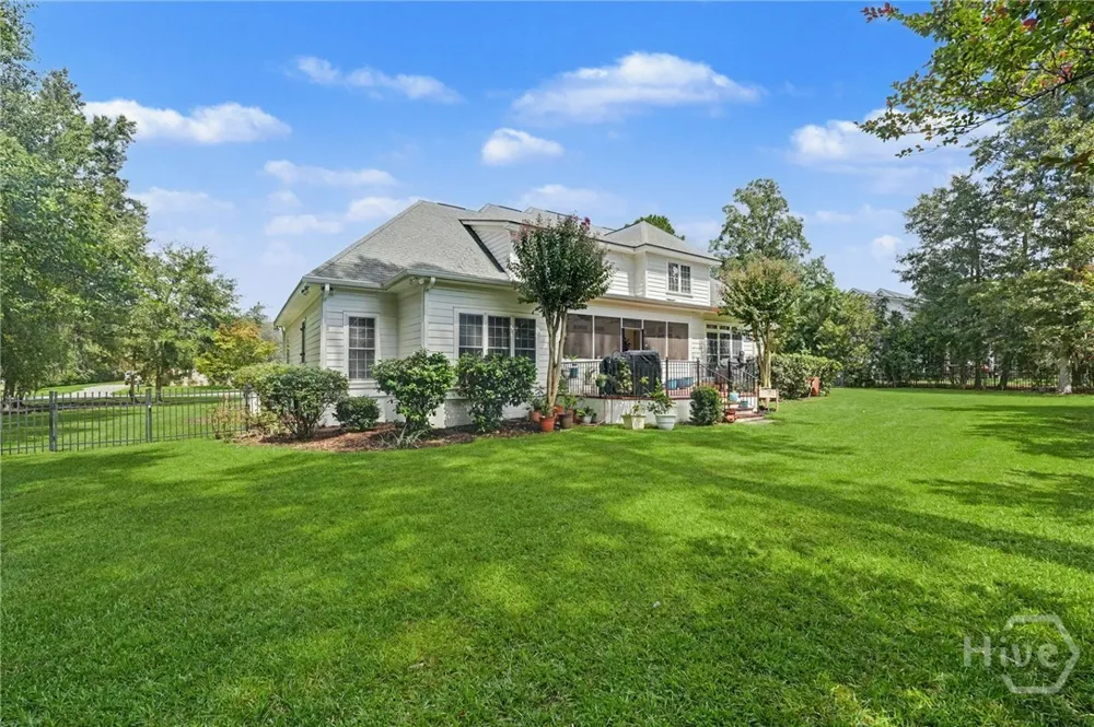 24 Oakcrest Drive E Savannah, GA 31405