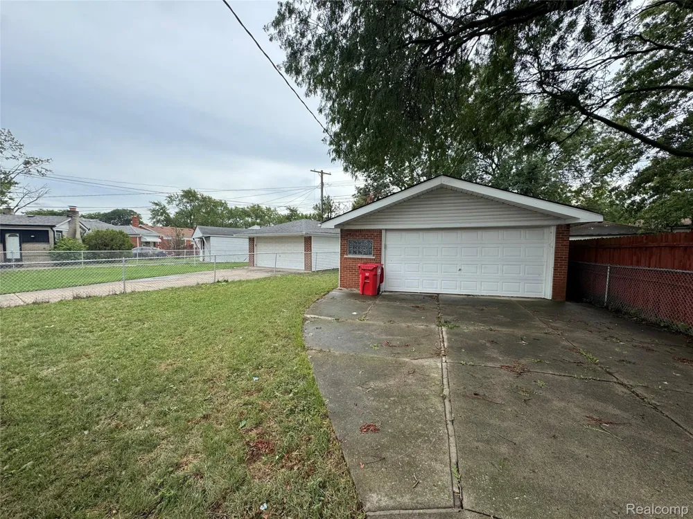 24895 Beck Avenue Eastpointe City, MI 48021