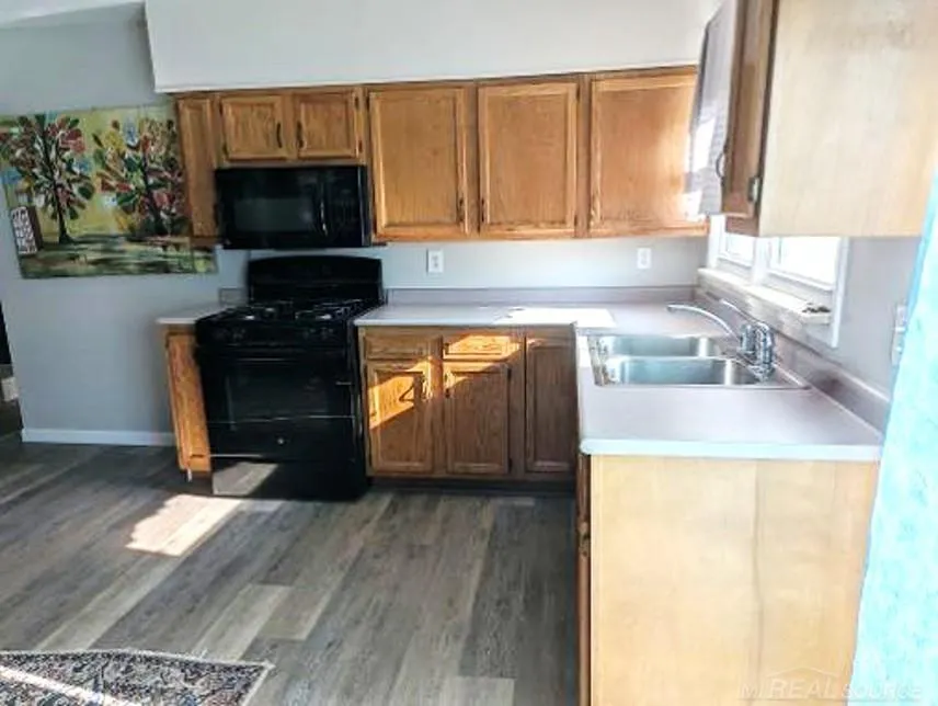 47546 Roland Street Shelby Charter Township, MI 48317