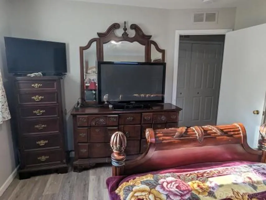 47546 Roland Street Shelby Charter Township, MI 48317