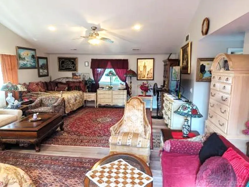 47546 Roland Street Shelby Charter Township, MI 48317
